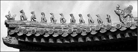 chinese_dragon_roof_chicken_animals_myth_gargoyle Chinese Gargoyles Man Riding a Chicken