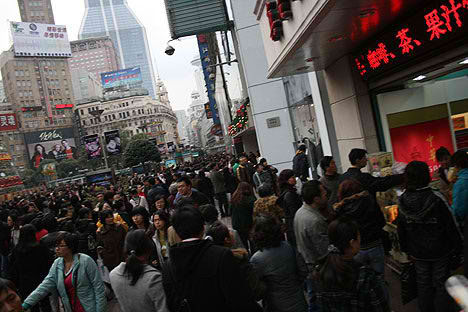 china_shanghai_sea_of_people_crowd_street china_shanghai_sea_of_people_crowd_street