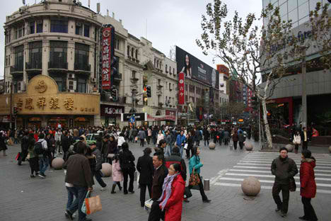china_shanghai_sea_of_people_crowd_street2 china_shanghai_sea_of_people_crowd_street2