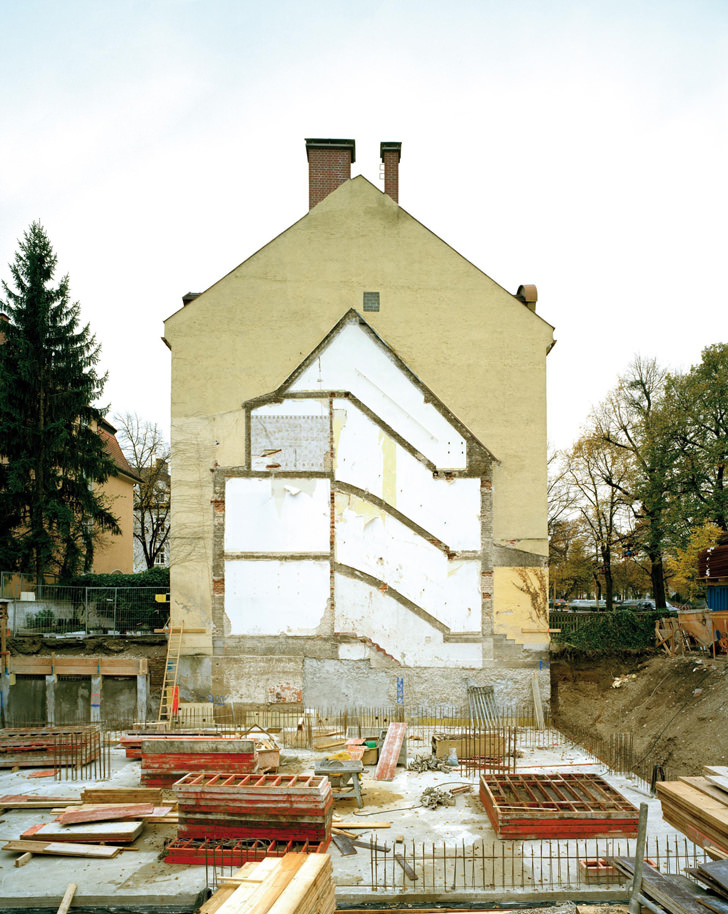 ghost_fossil_building_architecture_archaeology_medianeras
