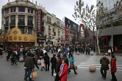 china_shanghai_sea_of_people_crowd_street2