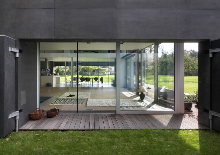 Zombie-Proof Safe House By KWK Promes