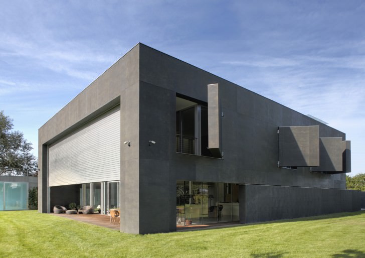 Zombie-Proof Safe House By KWK Promes